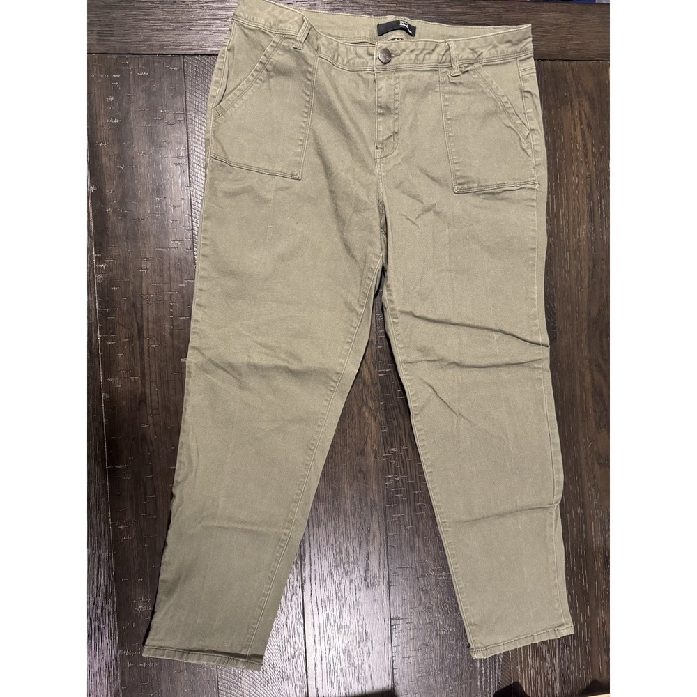 1822 Denim Women Size 16 Utility Patch Pocket Pants Sage Green Khaki Cropped